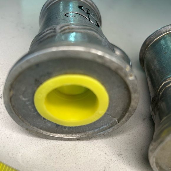 Vtg. Pewter Medieval Tavern Salt & Pepper Shakers “Country Ware 1976” 800 - Picture 4 of 12